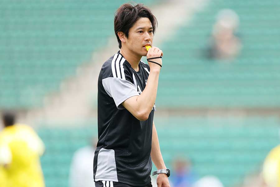 なでしこジャパンの内田篤人コーチ【写真:森田直樹/アフロスポーツ】