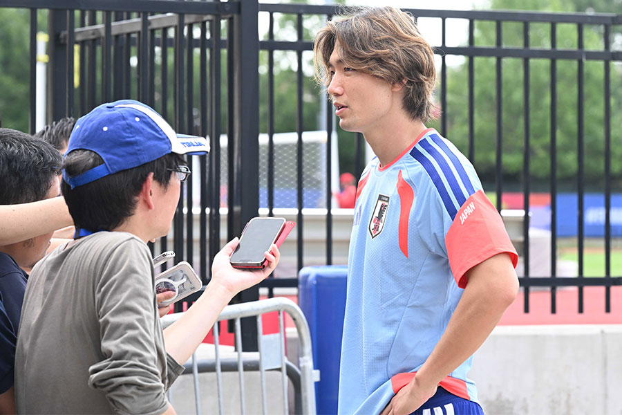 板倉滉がグループ最終節に向けて決意を話した【写真:徳原隆元】