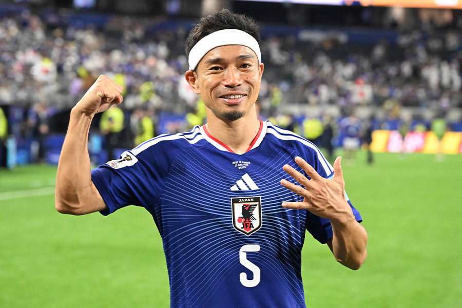 長友佑都が後半途中から出場した【写真：徳原隆元】