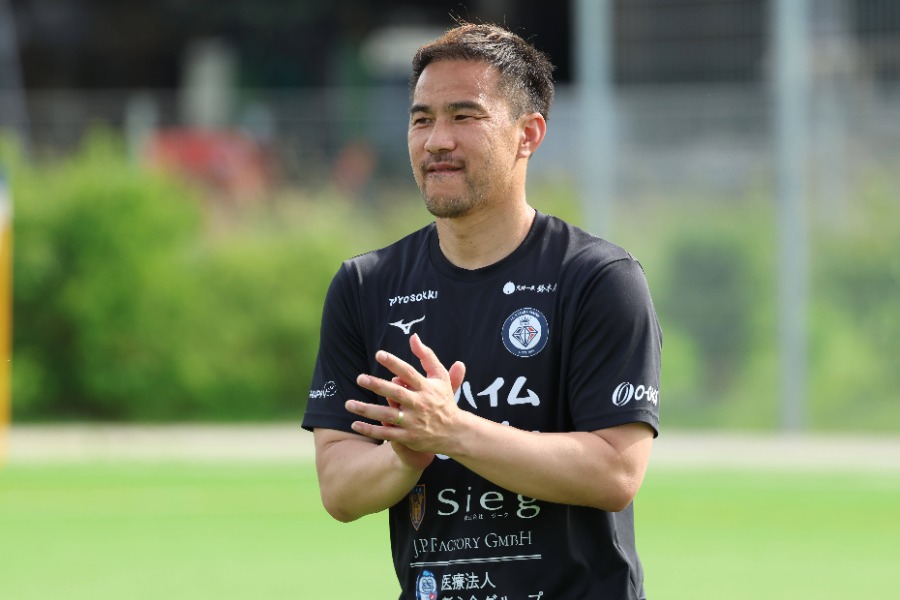 インタビューに応じた元日本代表の岡崎慎司氏【写真：アフロ】