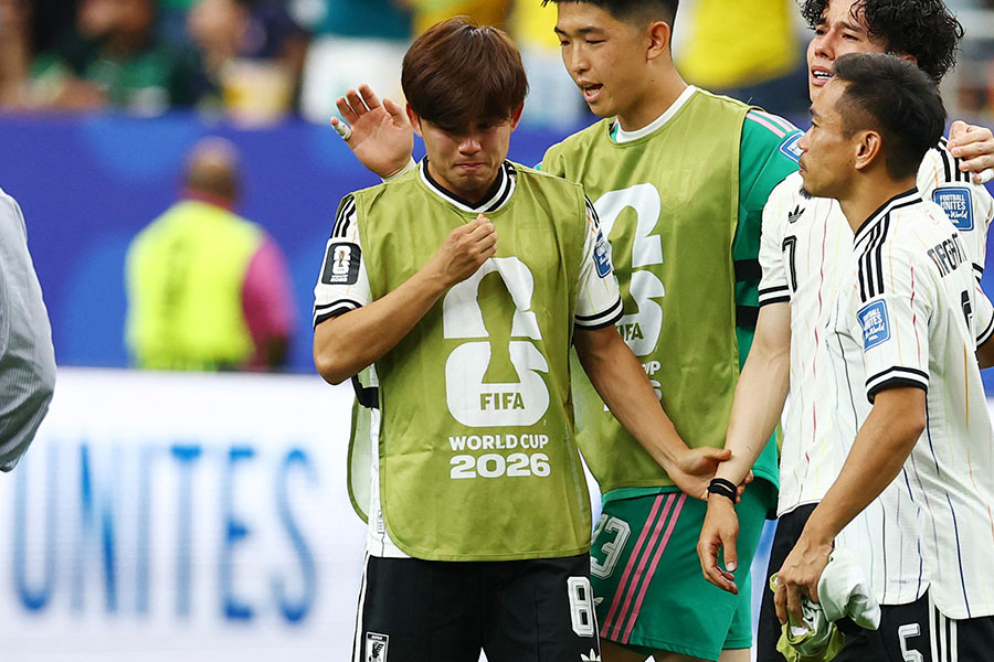 試合後に涙を流した久保建英【写真：ロイター】