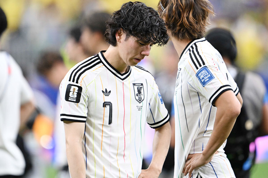 試合後に涙を流した田中碧【写真：徳原隆元】
