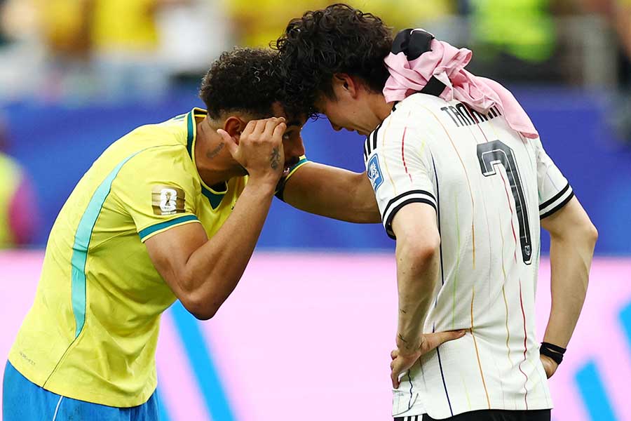 マテウス・クーニャ（左）と田中碧【写真：ロイター】