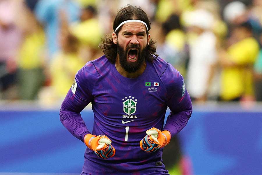 ブラジル代表のGKアリソン【写真：ロイター】