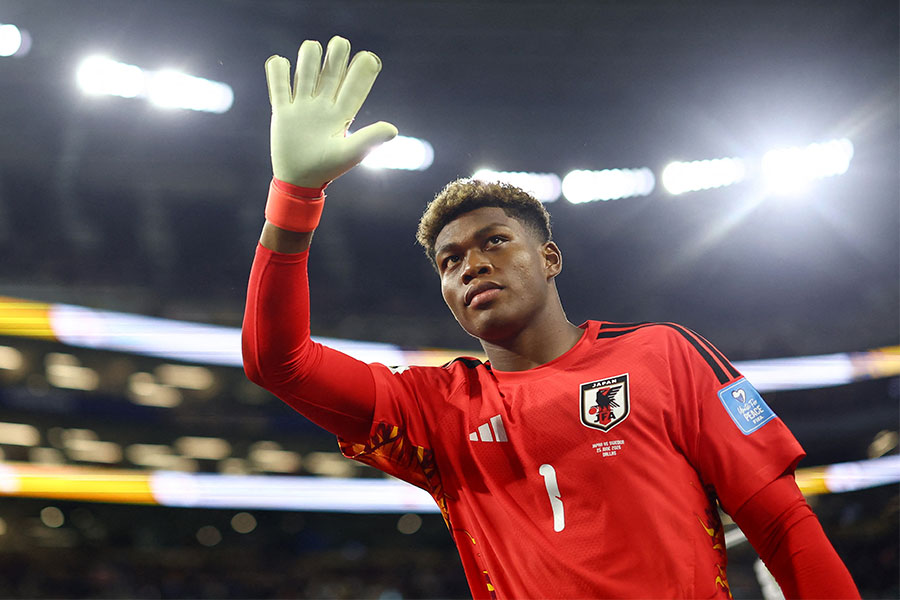 W杯で活躍を見せた鈴木彩艶【写真:ロイター】