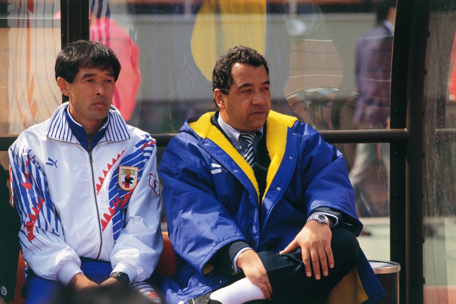 日本代表を率いたハンス・オフト監督【写真:山田真市/アフロ】