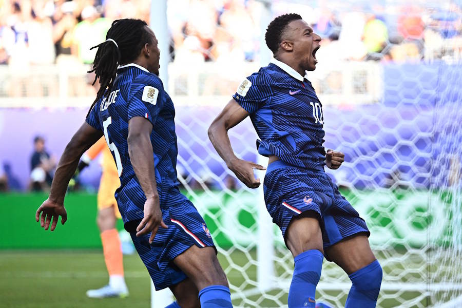 フランスとパラグアイが対戦【写真:ロイター】