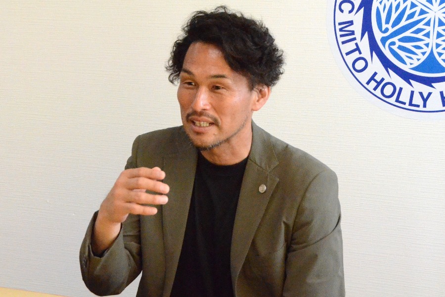 水戸の本間幸司GM【写真:河野正】