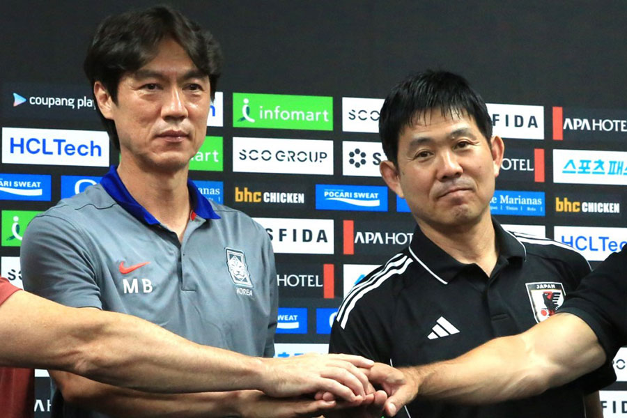 日本代表・森保一監督（右）と韓国代表・洪明甫監督【写真：Noriko NAGANO】