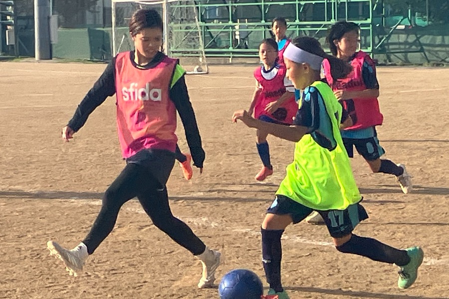 なでしこジャパンの長谷川唯がサッカークリニックを開催【写真： 砂坂美紀】