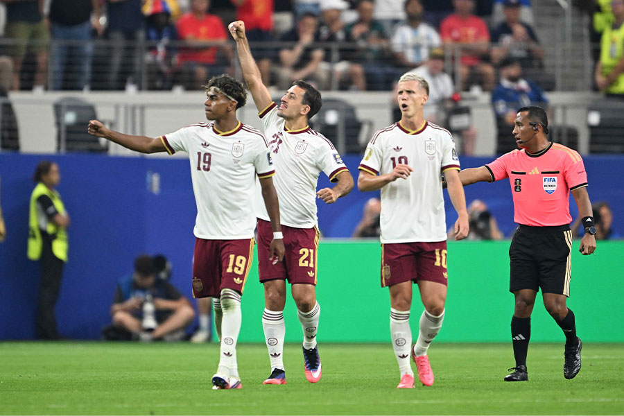 スペインがフランスから先制ゴール【写真:徳原隆元】