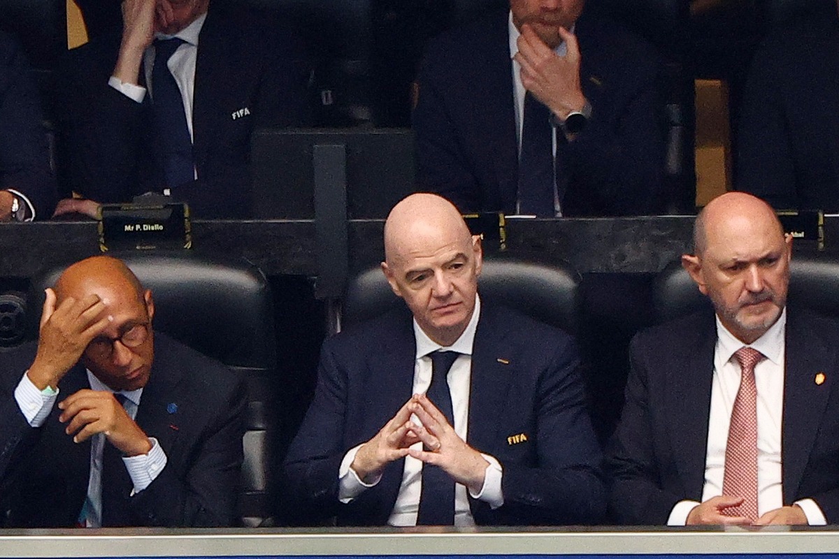 FIFAのジャンニ・インファンティーノ会長(中央)【写真:ロイター】