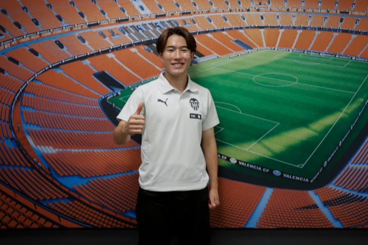 バレンシアに移籍した佐藤龍之介【写真:REX/アフロ】