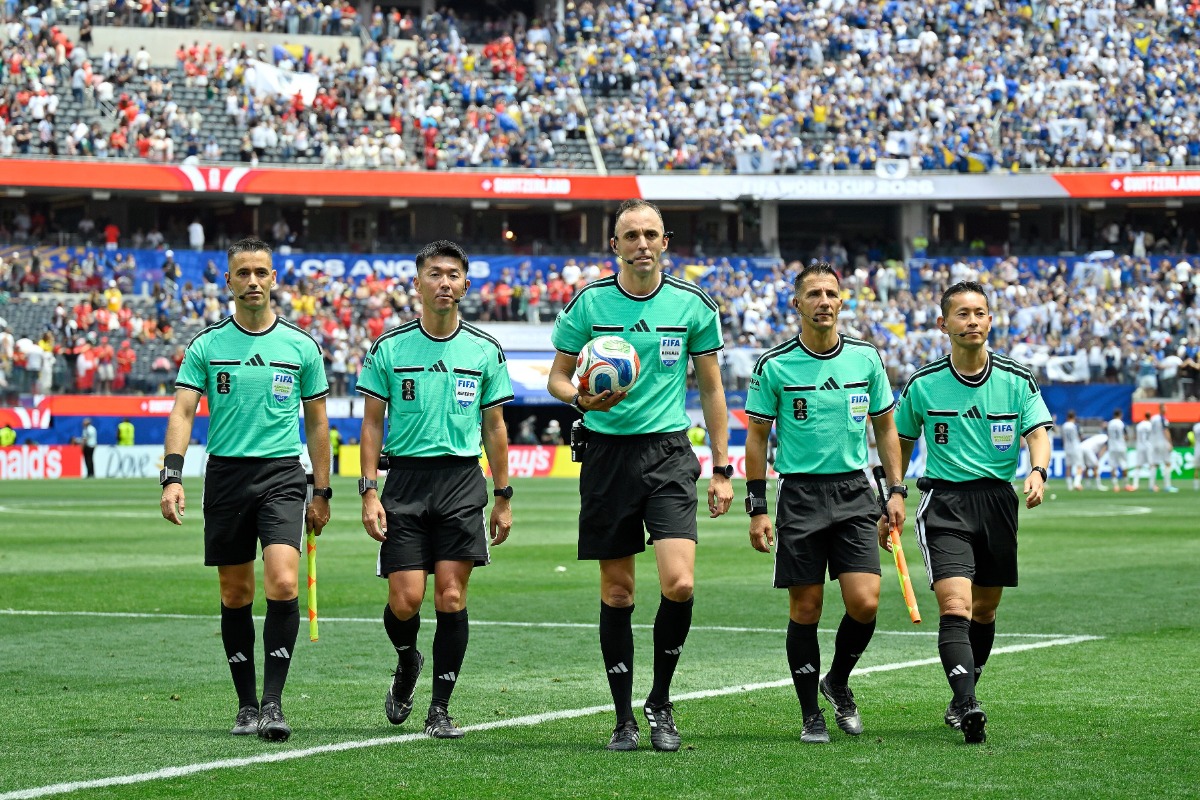 北中米W杯の審判員選出された荒木友輔氏と三原純氏【写真：picture alliance/アフロ】