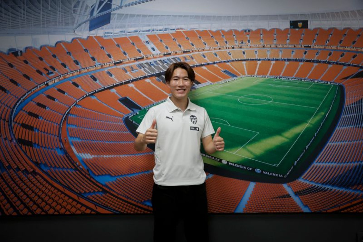 FC東京からバレンシアに移籍した佐藤龍之介【写真:REX/アフロ】