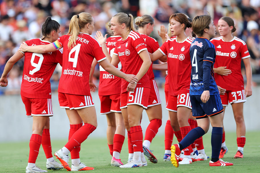 来日したバイエルンの選手たち【写真：西村尚己/アフロスポーツ】