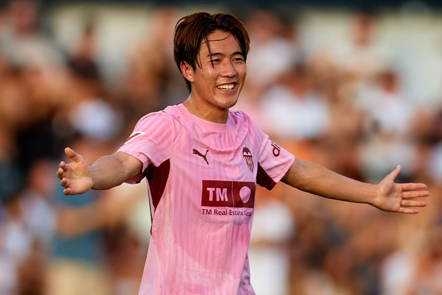 バレンシアに移籍をした佐藤龍之介【写真：REX/アフロ】