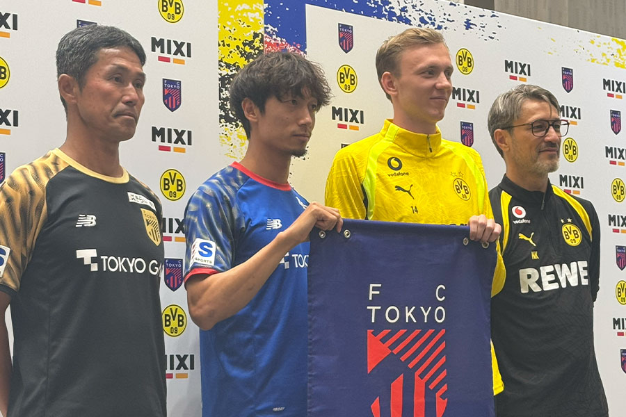 両チーム2人ずつが会見に出席した【写真:FOOTBALL ZONE編集部】