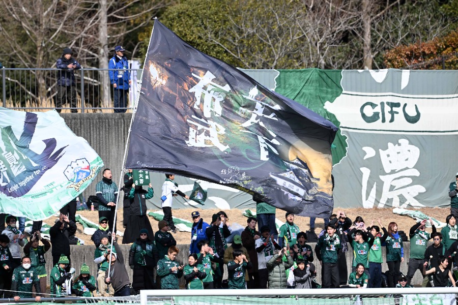 岐阜の新ユニフォームに注目【写真:徳原隆元】