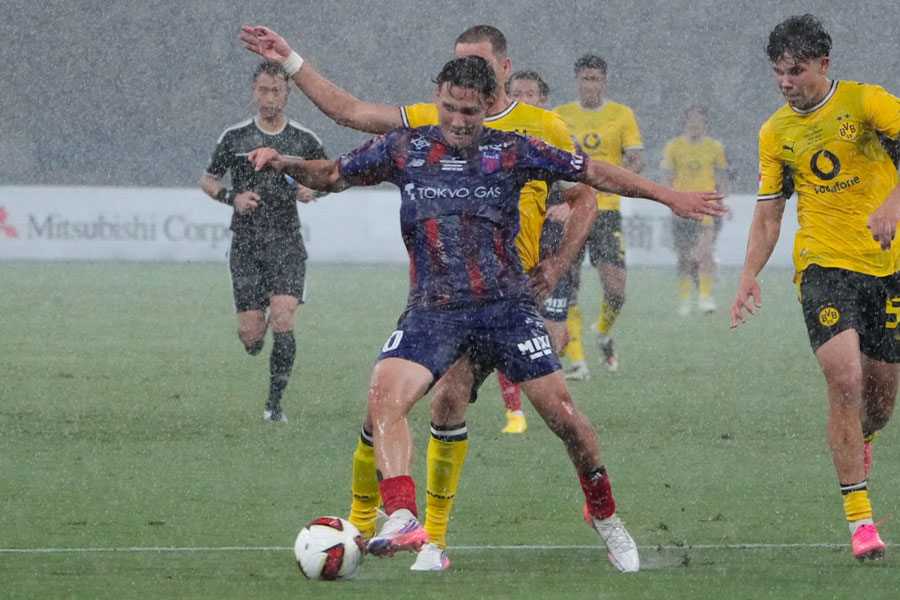 FC東京とドルトムントの一戦で試合が中断【写真：増田美咲】