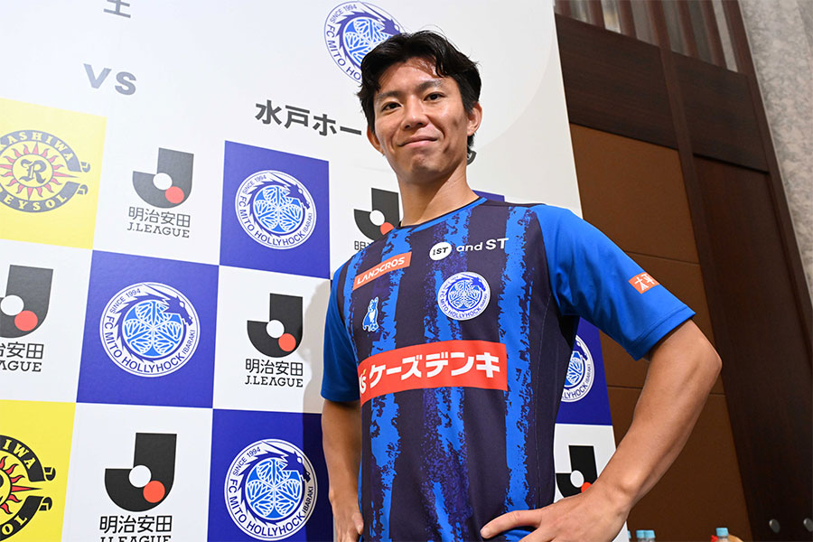 キャプテンで10番の渡邉新太【写真：徳原隆元】