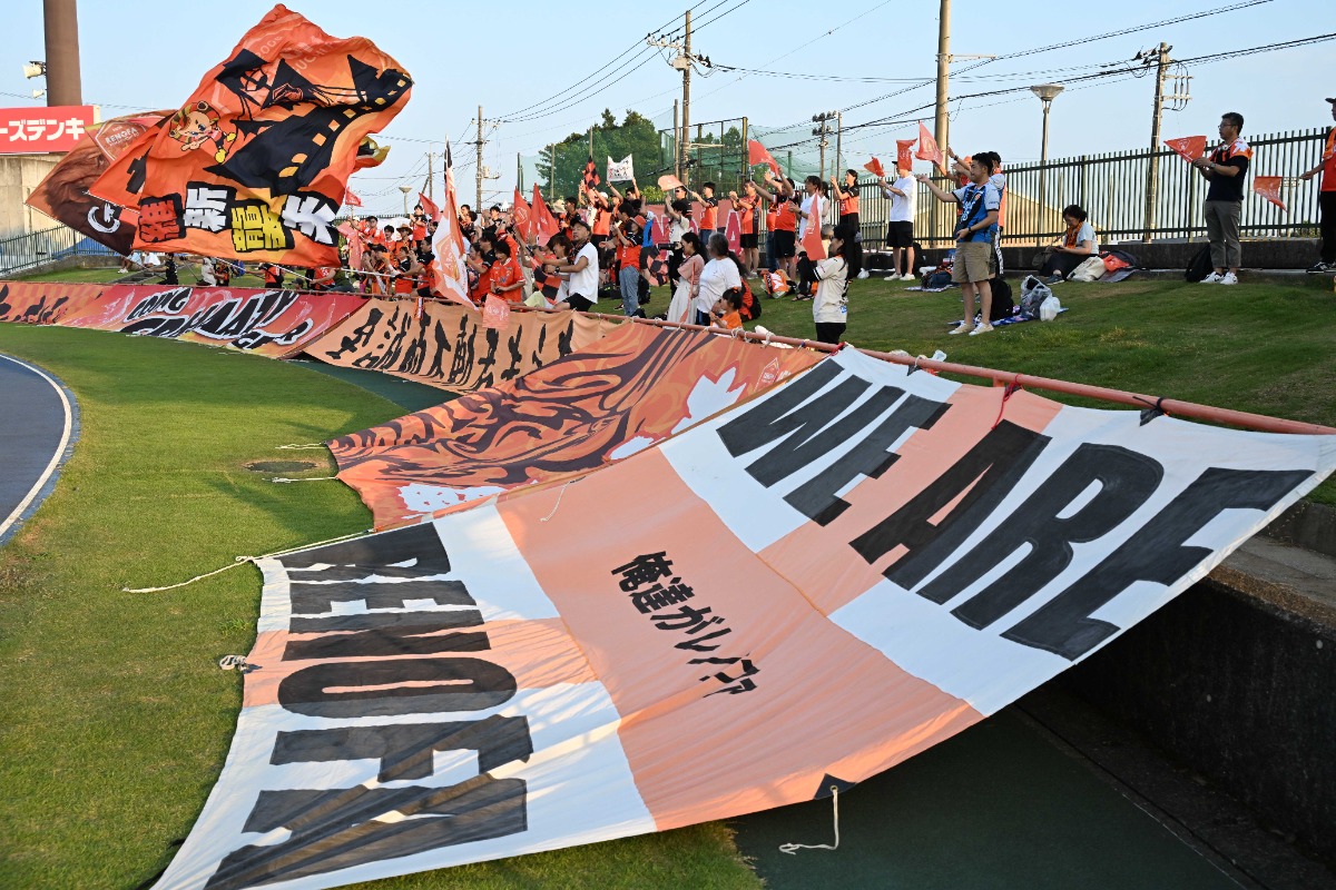 レノファ山口の新ユニに注目【写真:徳原隆元】