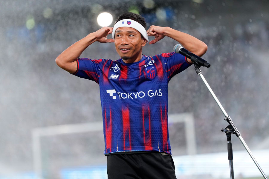 長友佑都がFC東京仕様のハチマキ姿【写真:増田美咲】