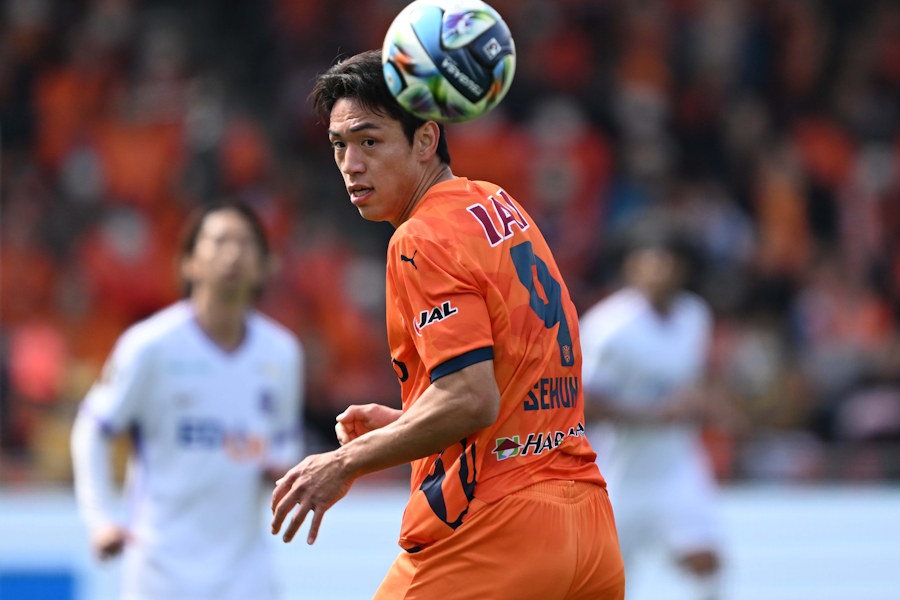 清水オセフンが退場【写真：徳原隆元】