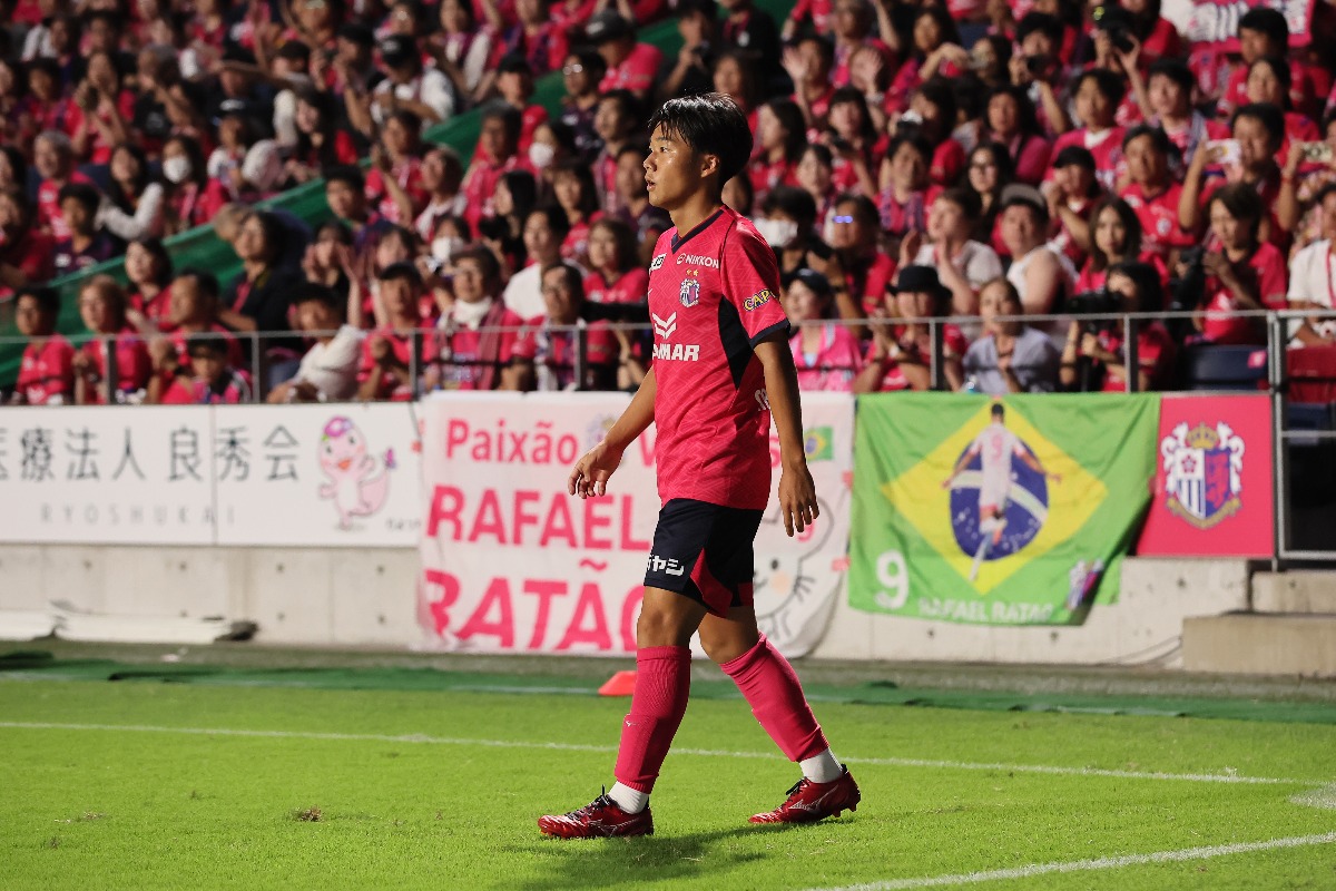 左膝を負傷したC大阪の柴山昌也【写真：柳瀬心祐】