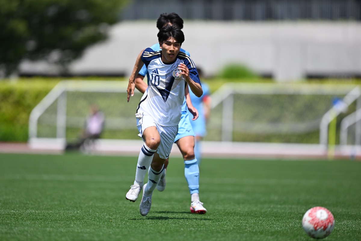 勝ち越しゴールを決めた東洋大の高橋輝【写真:松尾/アフロスポーツ】