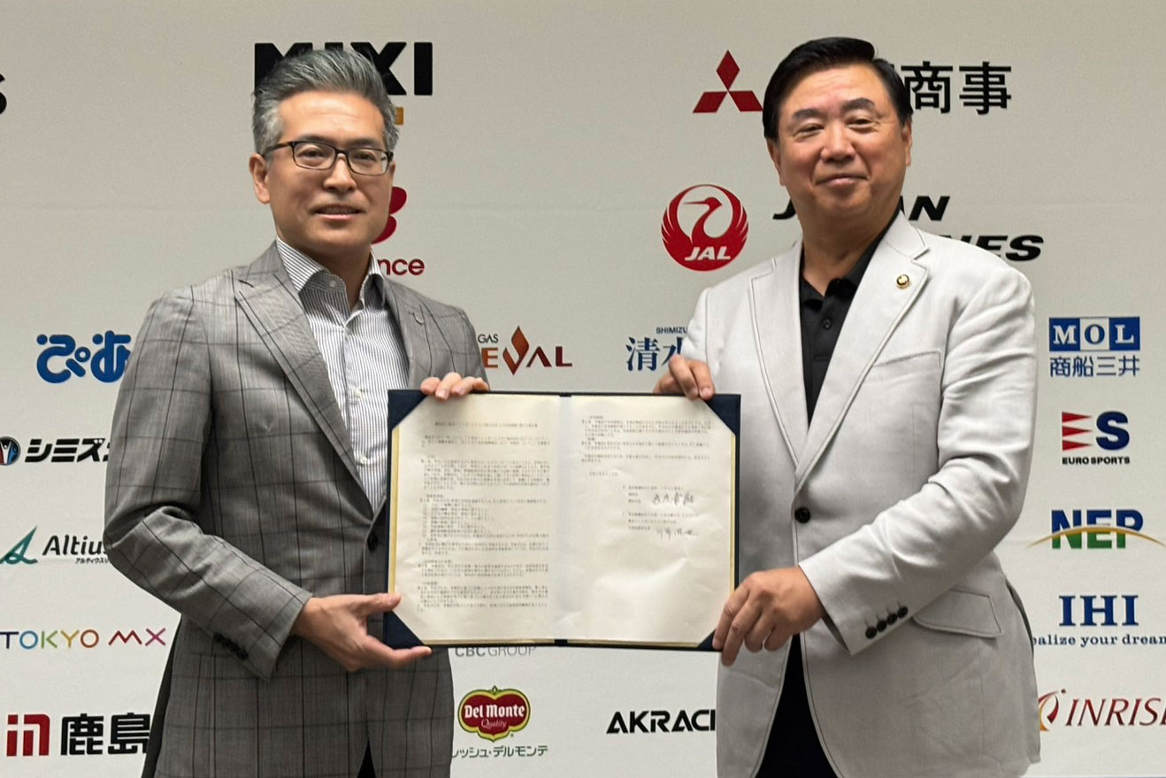 会見を行ったFC東京・川岸社長（左）と調布市・長友市長【写真：FOOTBALL ZONE編集部】