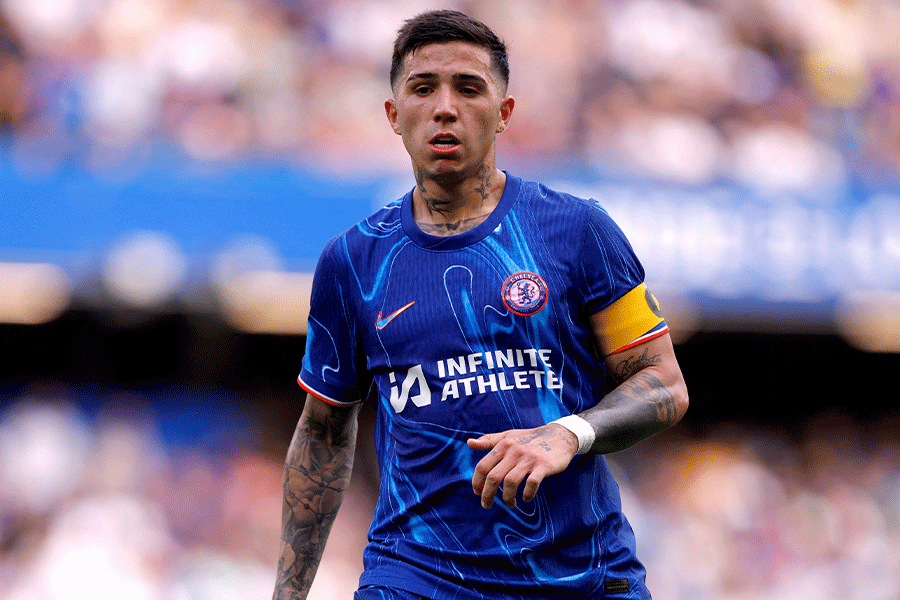 キャプテンマークを巻いたエンソ・フェルナンデス【写真:ロイター】