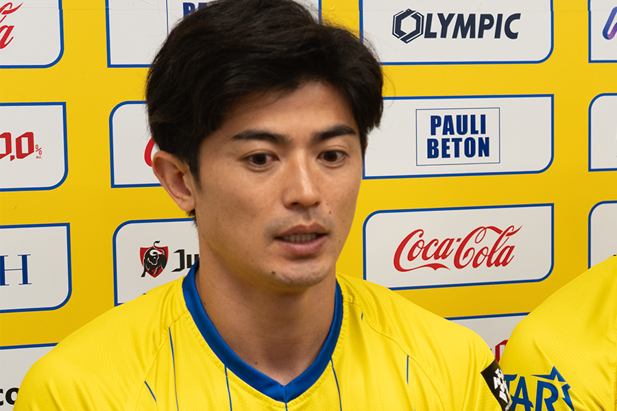 シーズン始動記者会見に臨んだシント=トロイデン・谷口彰悟【写真:(C) STVV】