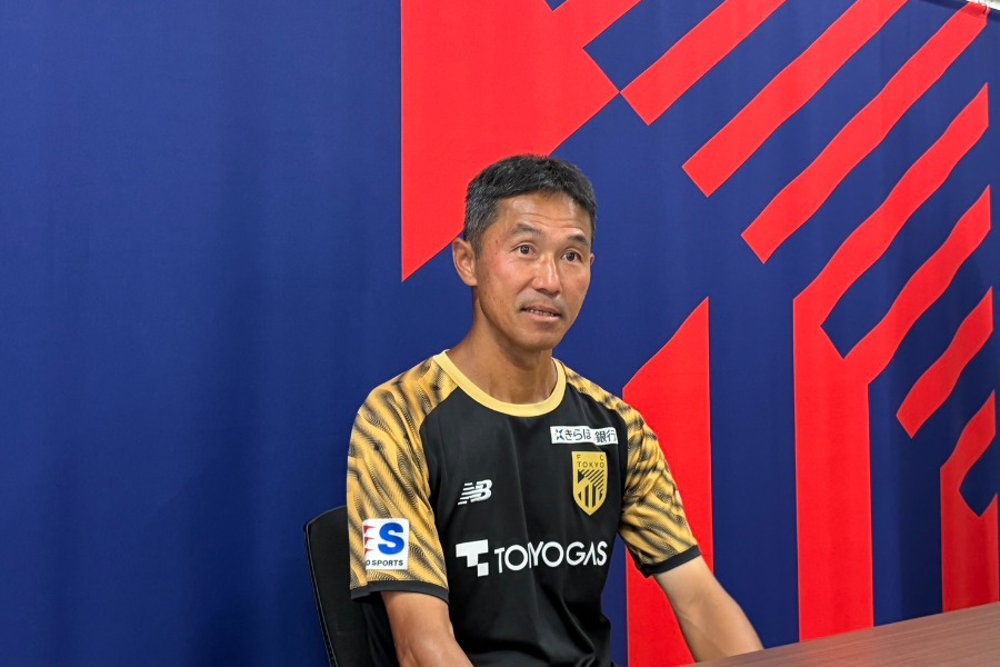 FC東京を率いる松橋力蔵監督【写真:河合拓】