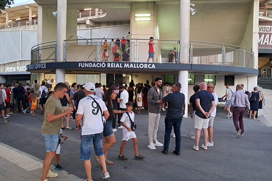 レアル戦が行われたマジョルカ本拠地エスタディ・マジョルカ・ソン・モイシュの当日の様子【写真：高橋智行】
