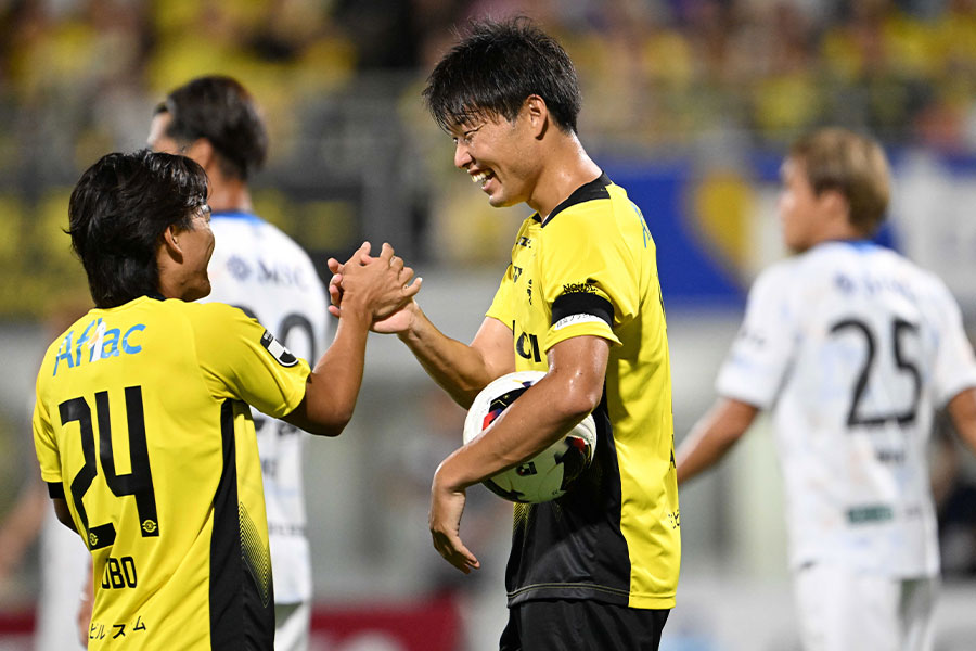 長崎戦で先制ゴールを決めた垣田裕暉【写真:徳原隆元】