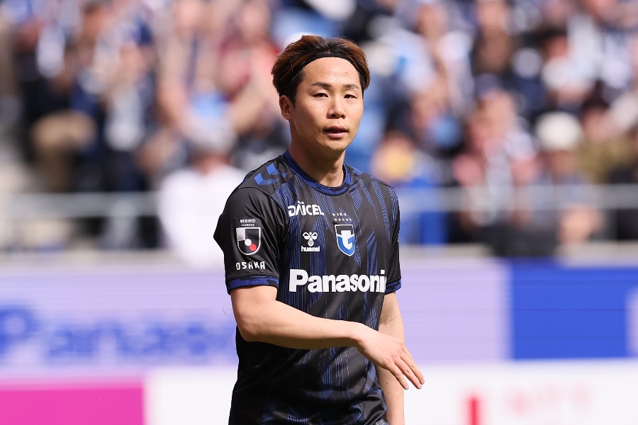 G大阪MF安部柊斗がレッドカードにより退場【写真:柳瀬心祐】