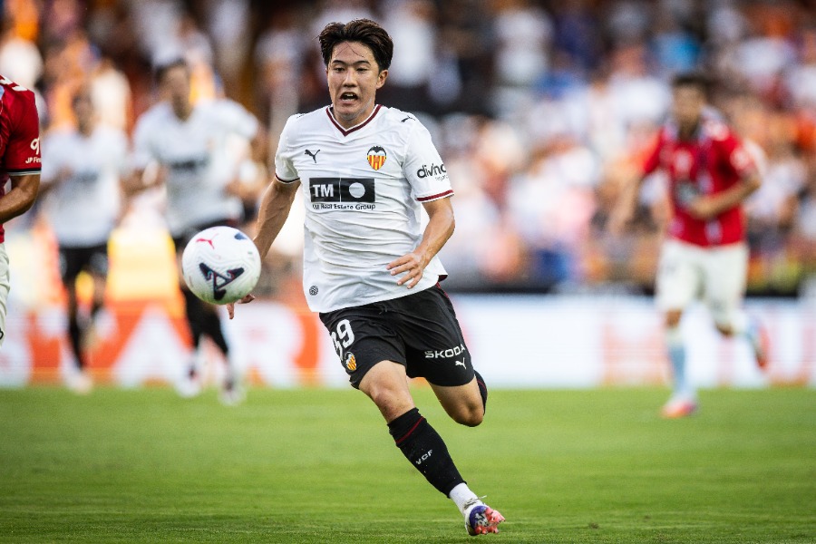 バレンシアの佐藤龍之介【写真:REX/アフロ】