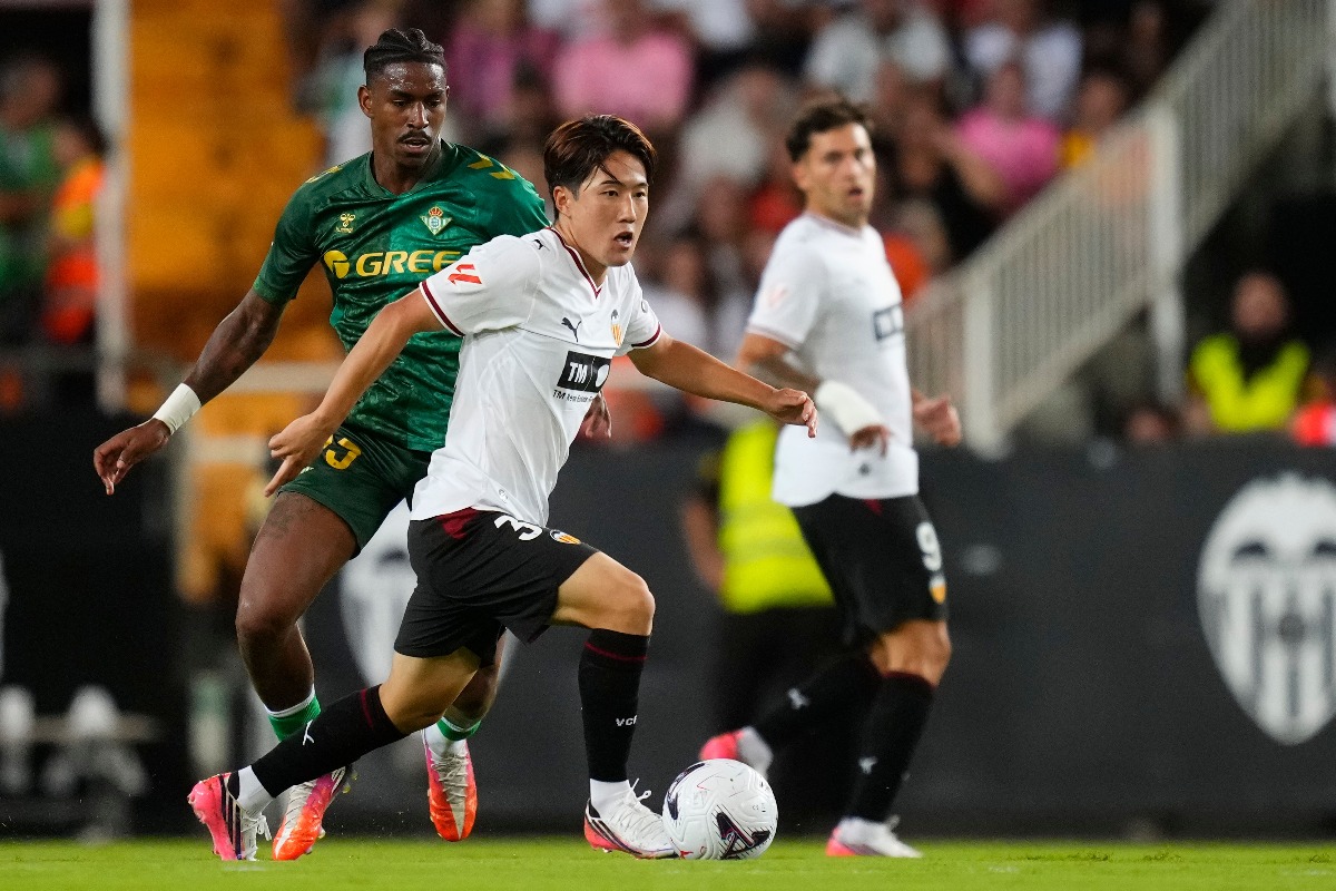 バレンシアの佐藤龍之介【写真:REX/アフロ】