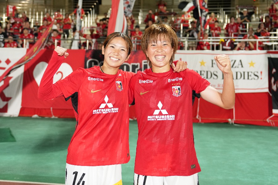 浦和の菊池まりあ（左）と川船暁海【写真提供：WE リーグ】