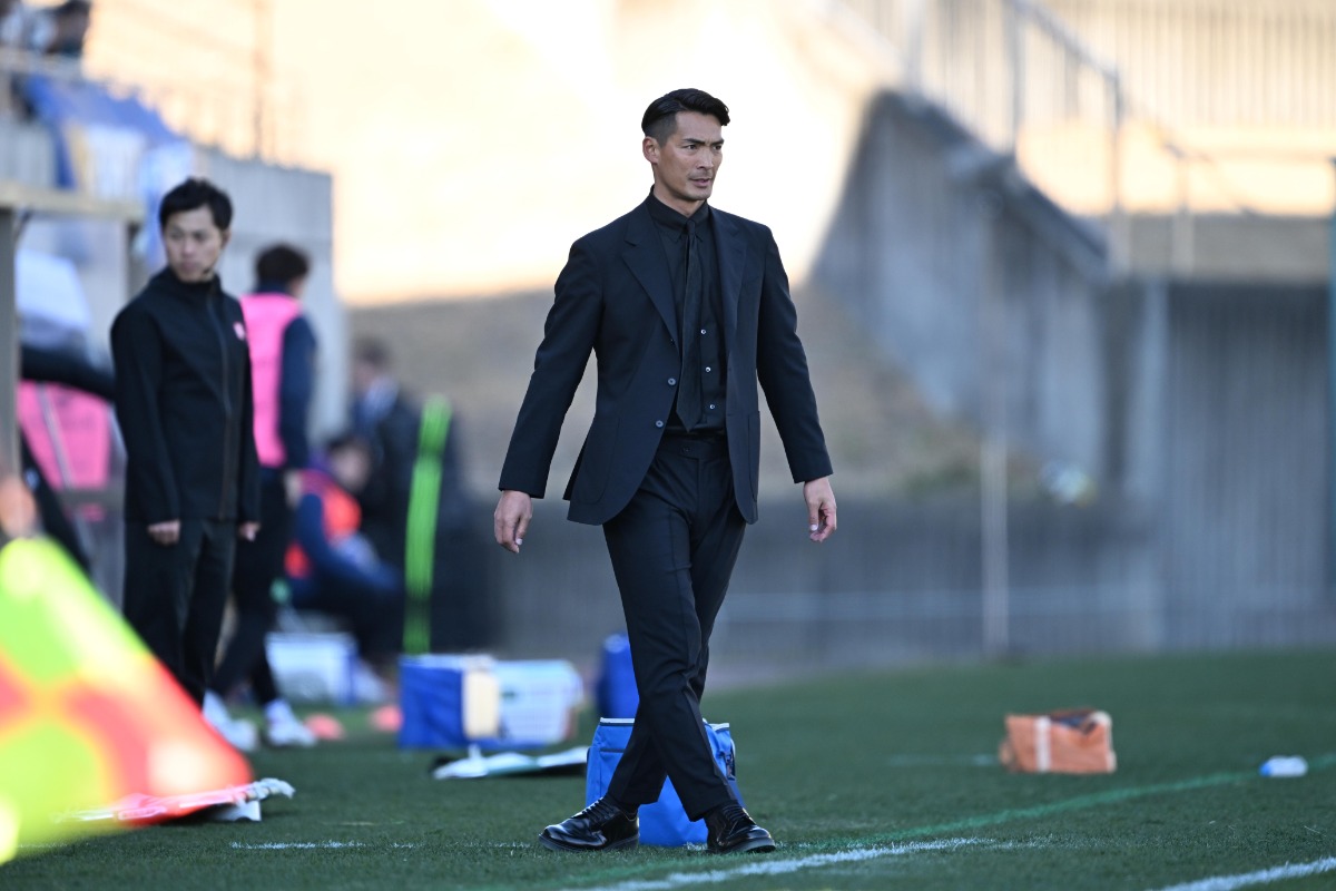 藤枝を率いる槙野智章監督【写真:徳原隆元】