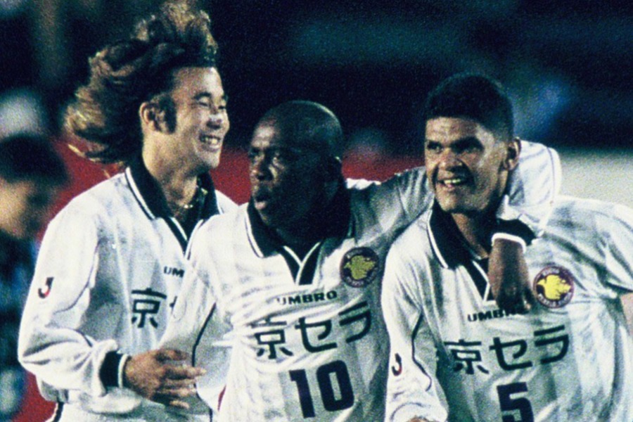 京都でプレーしたヘジス（中央）【写真：川窪隆一/アフロスポーツ】
