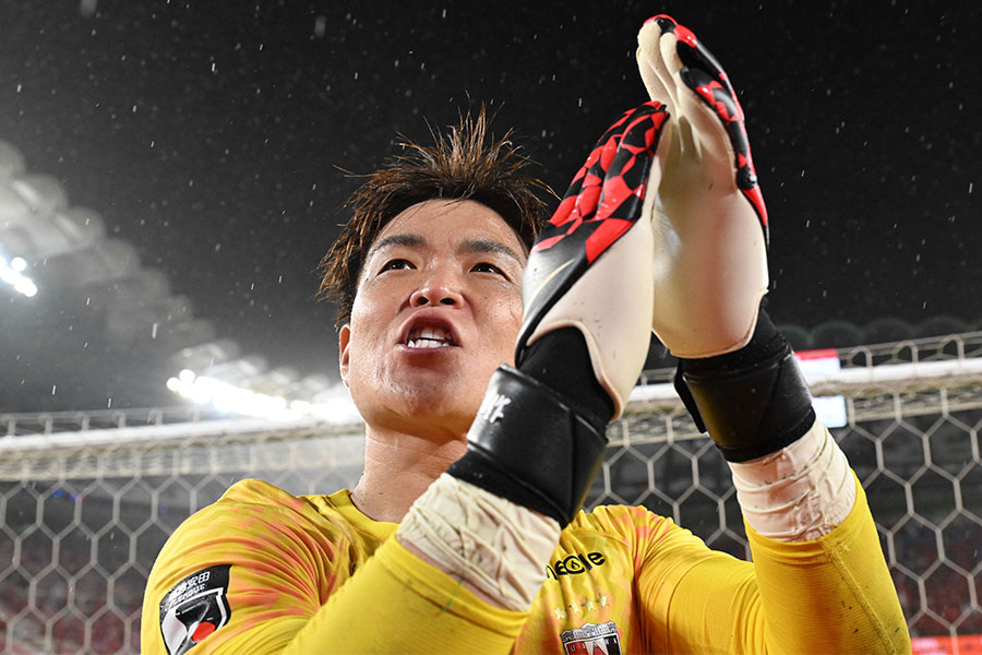 西川周作が鹿島戦で好セーブを連発した【写真:徳原隆元】