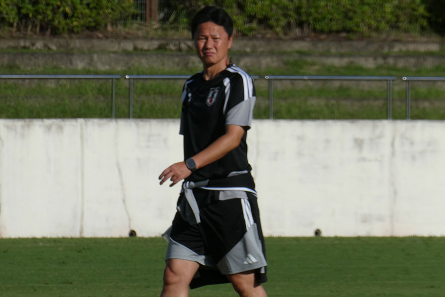U-21日本代表を率いる大岩剛監督【写真:FOOTBALL ZONE編集部】