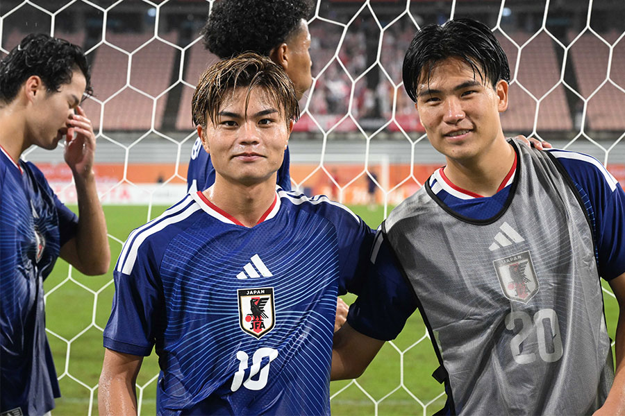 先制ゴールを決めた石井久継(写真左)【写真:徳原隆元】
