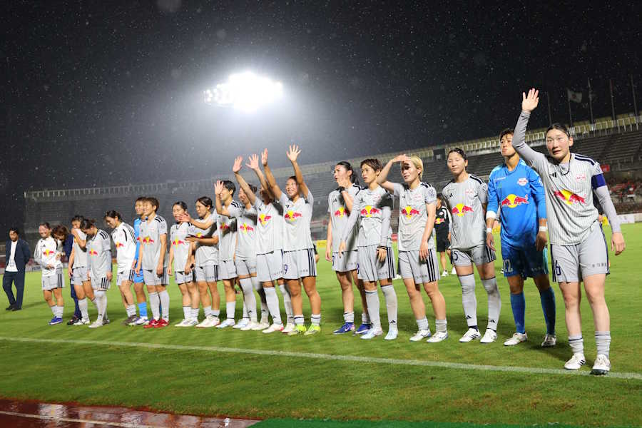 RB大宮WOMENが一時10人でプレー【写真:(C) WE LEAGUE】