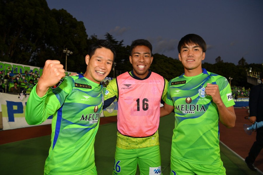 湘南でプレーした山田直輝と田中聡(右はじ)【写真:Getty Images】