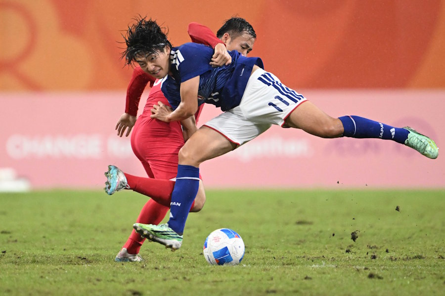 横山夢樹は何度もファウルを受けた【写真:徳原隆元】