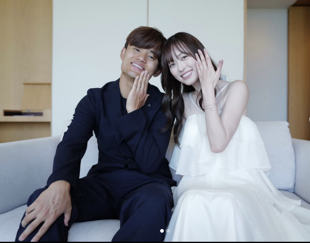 結婚を発表した久保建英と福原遥【写真:久保建英のInstagram】
