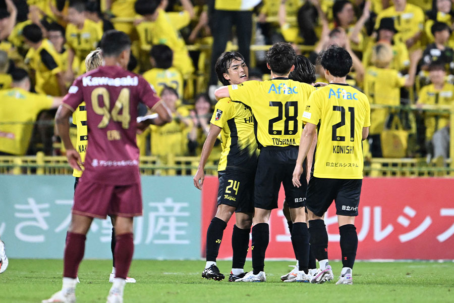 柏がホームで4ゴールを奪い神戸に快勝【写真:徳原隆元】